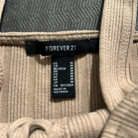 CROP TOP - Picture 2 of 2